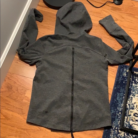 women’s size 6 lululemon Athletica jacket - Picture 3 of 6